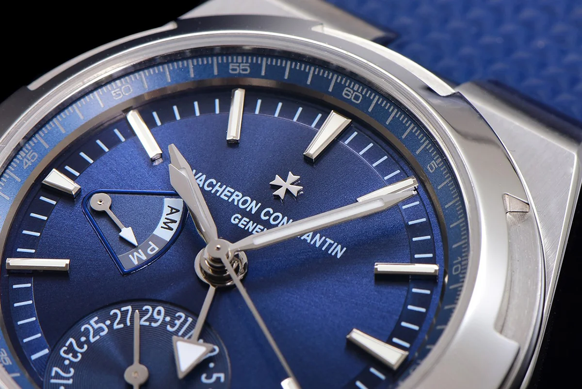 Overseas Dual Time Blue Dial in Steel Ref. 7900V/110A-B334 on Rubber Strap