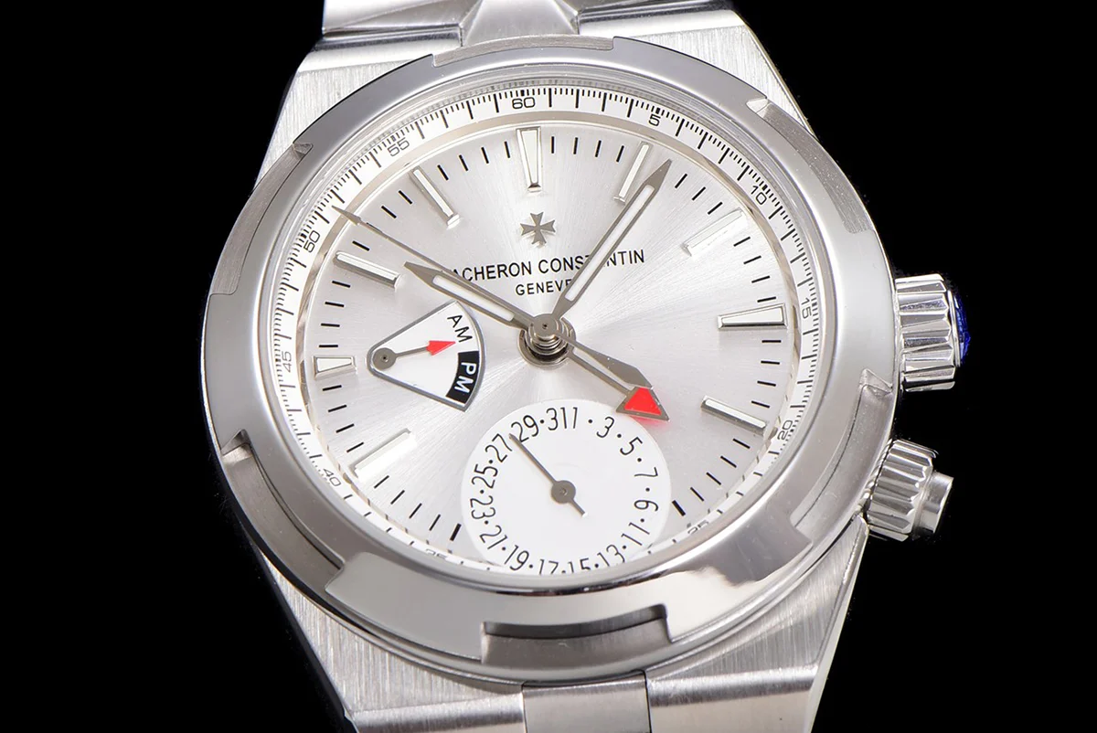 Overseas Dual Time White Dial in Steel Ref. 7900V/110A-B333