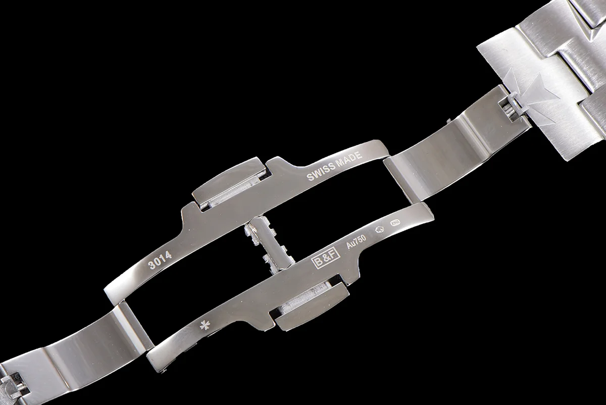 Overseas Dual Time White Dial in Steel Ref. 7900V/110A-B333