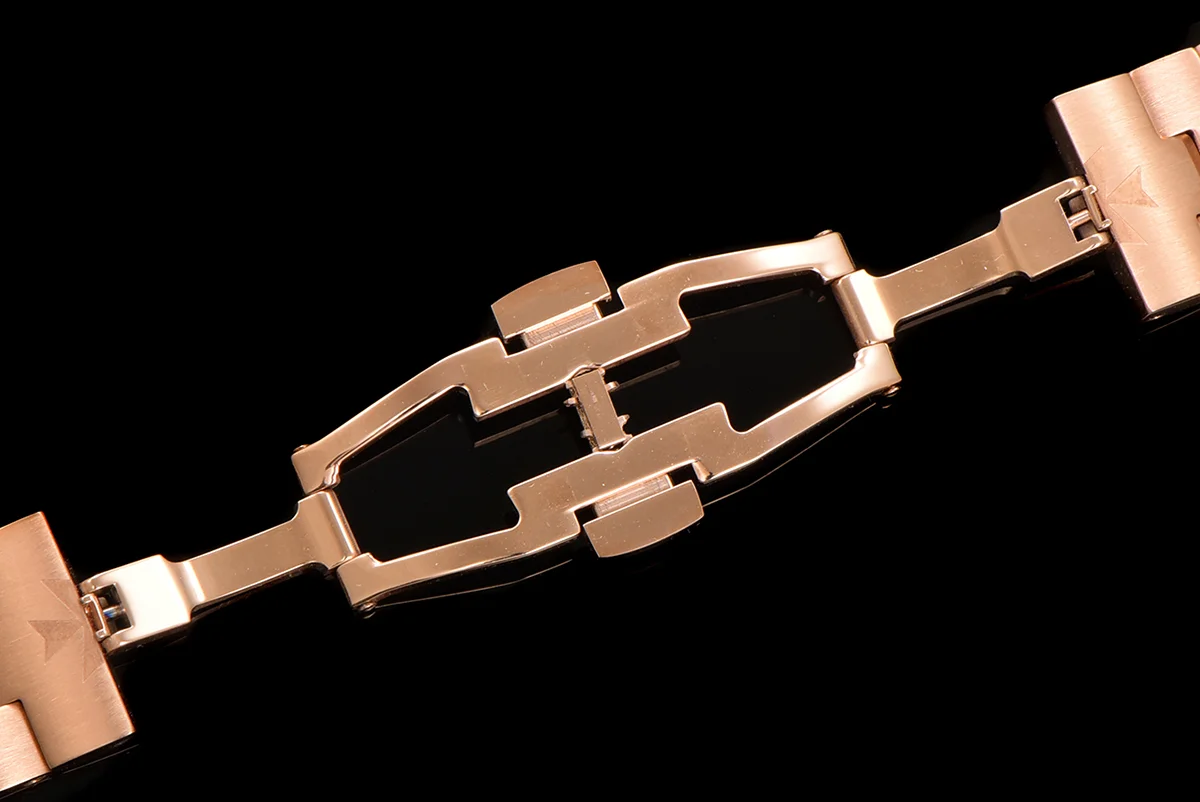 Overseas White Dial Ref. 4205 35mm in Rose Gold