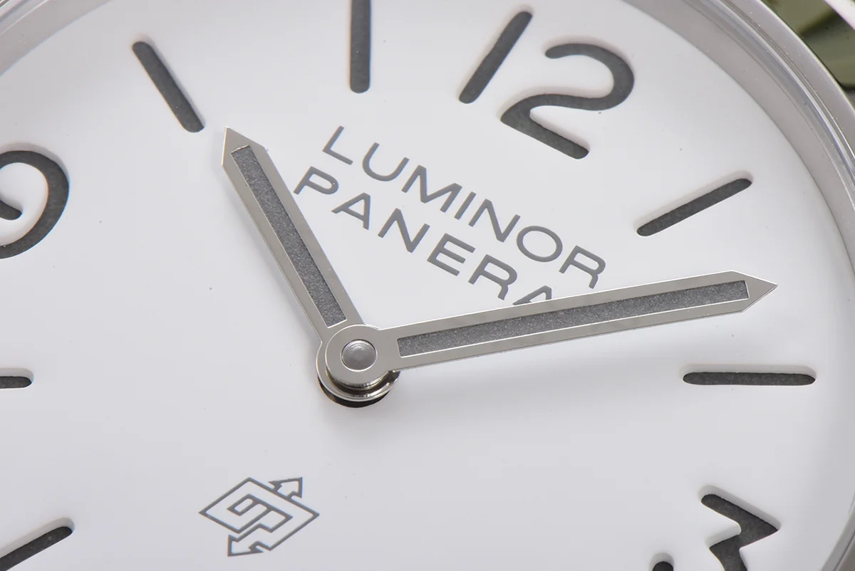 PAM1087 Luminor Base Logo 44mm