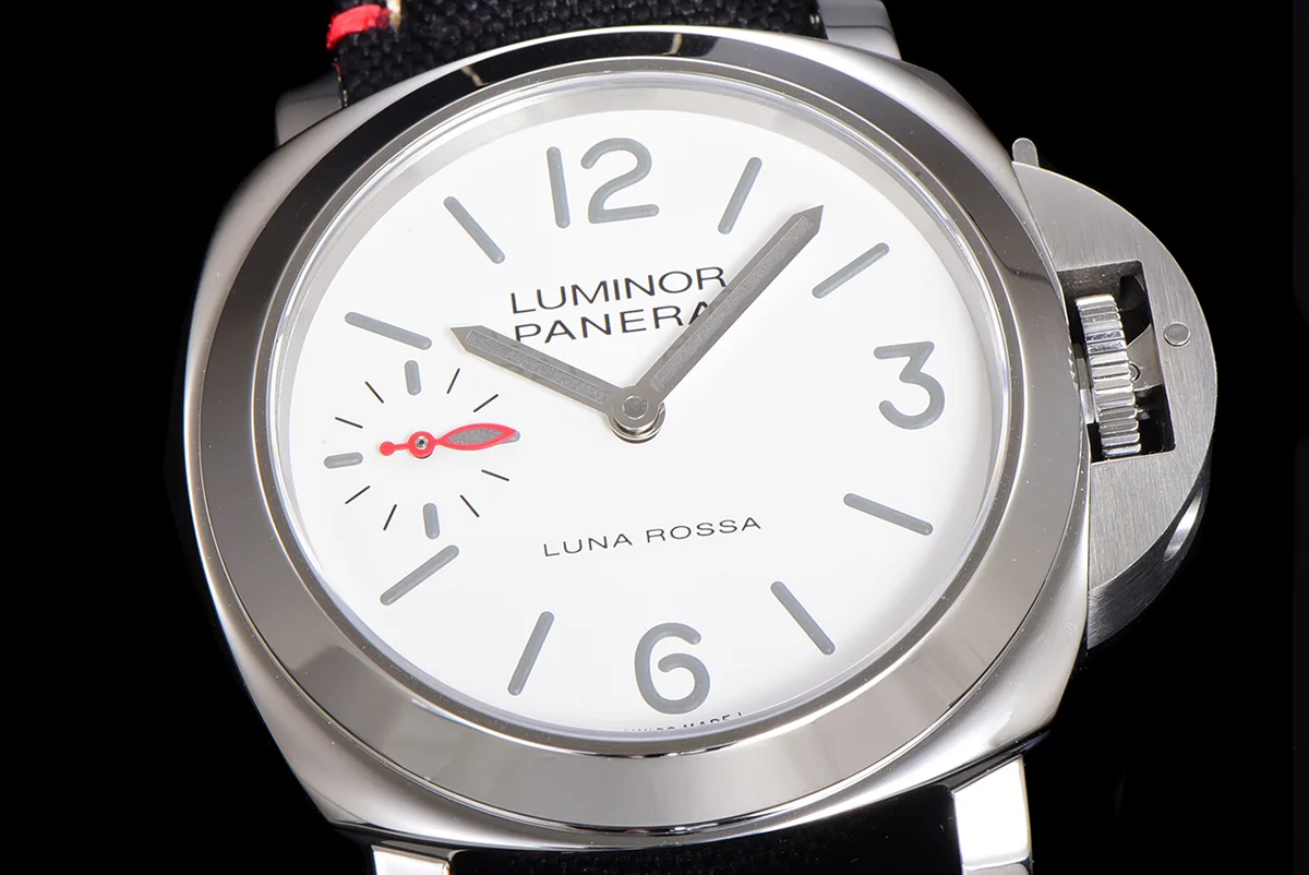 PAM1342 Luminor Luna Rossa 44mm