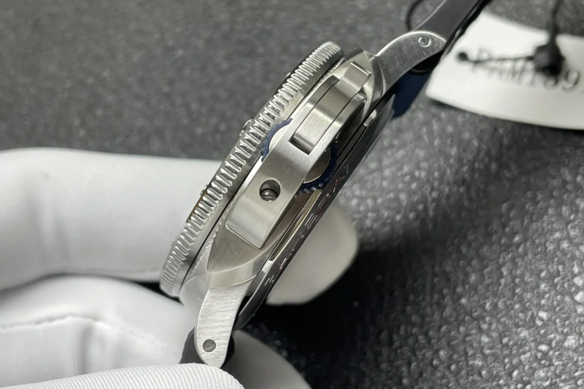 PAM1391 Luminor Submersible Quarantaquattro Luna Rossa 44mm