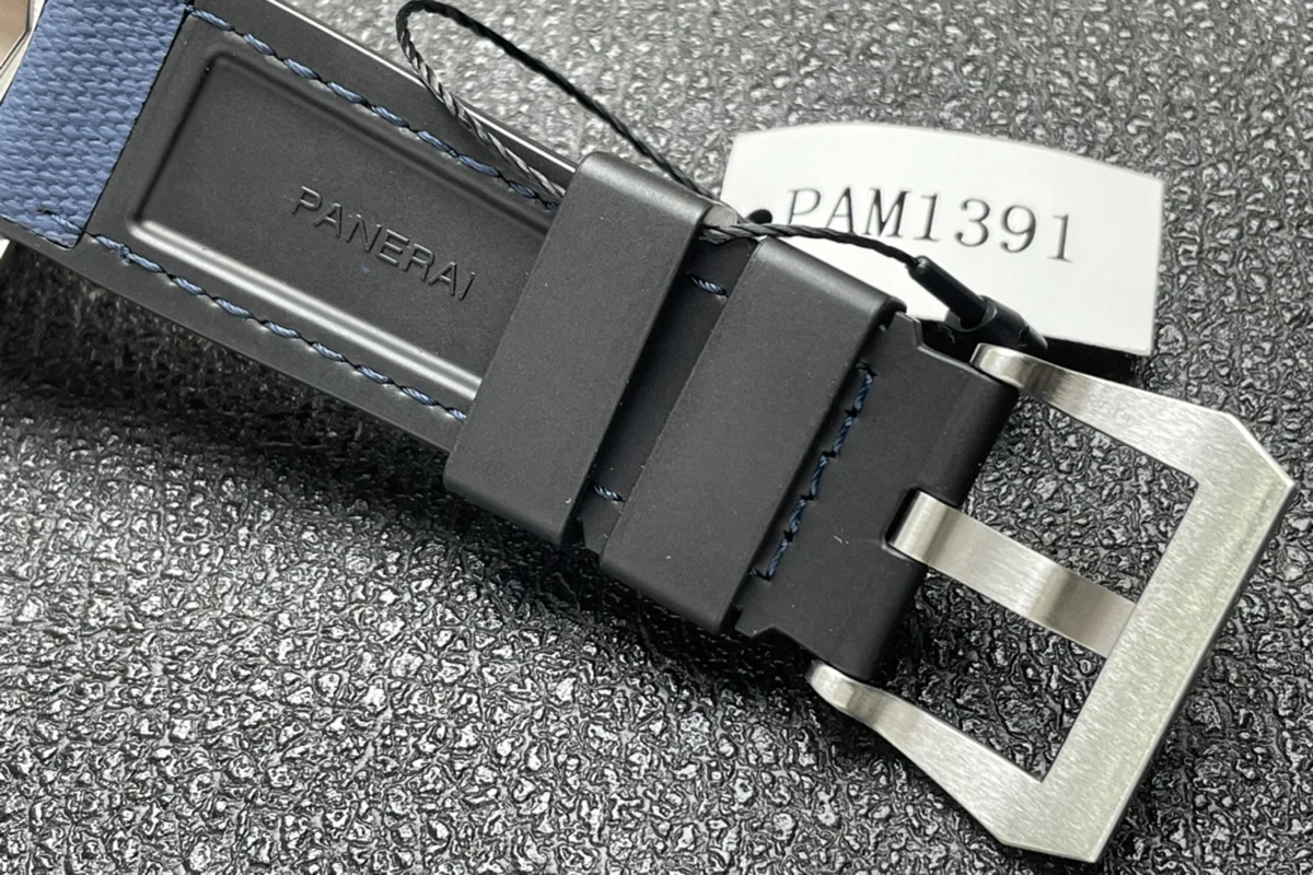 PAM1391 Luminor Submersible Quarantaquattro Luna Rossa 44mm