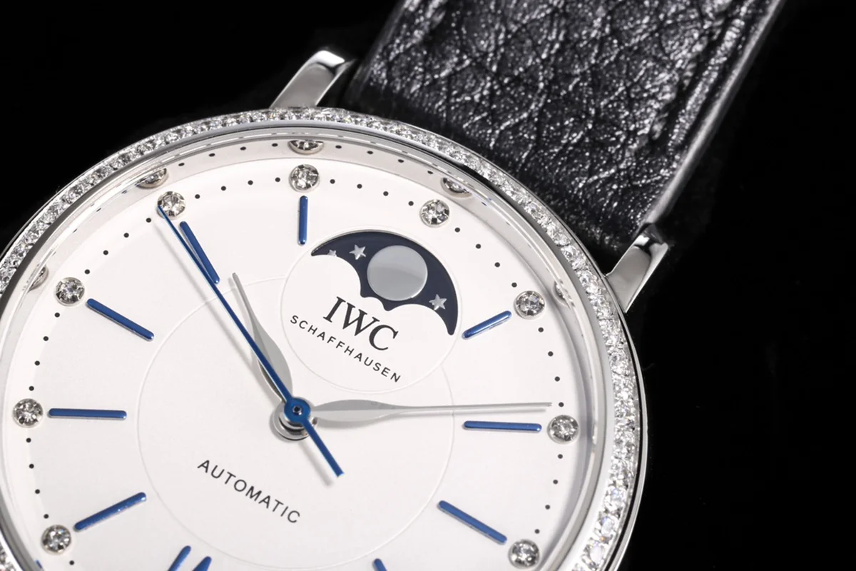 Portofino IW659601 Automatic Moon Phase 37 White Dial on Black Leather Strap