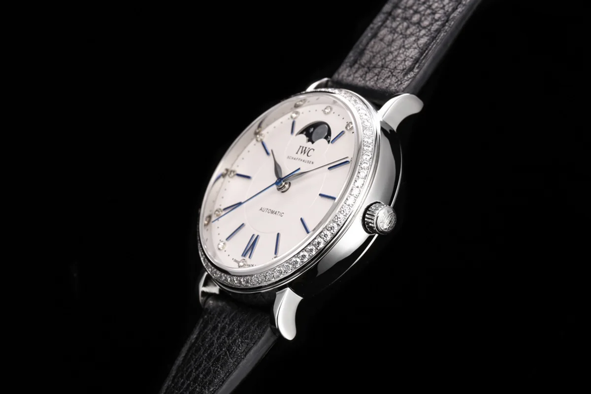 Portofino IW659601 Automatic Moon Phase 37 White Dial on Black Leather Strap