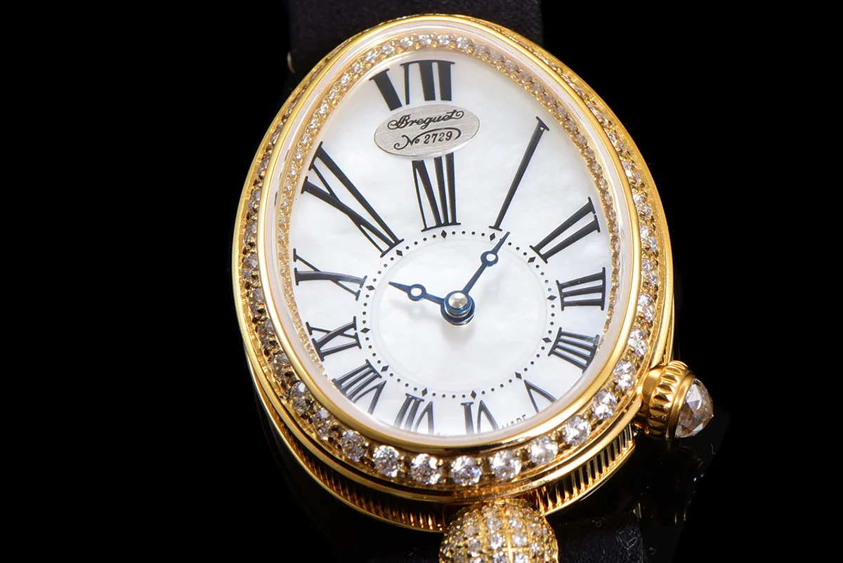 Reine de Naples in Yellow Gold 8928BA Black Leather Strap