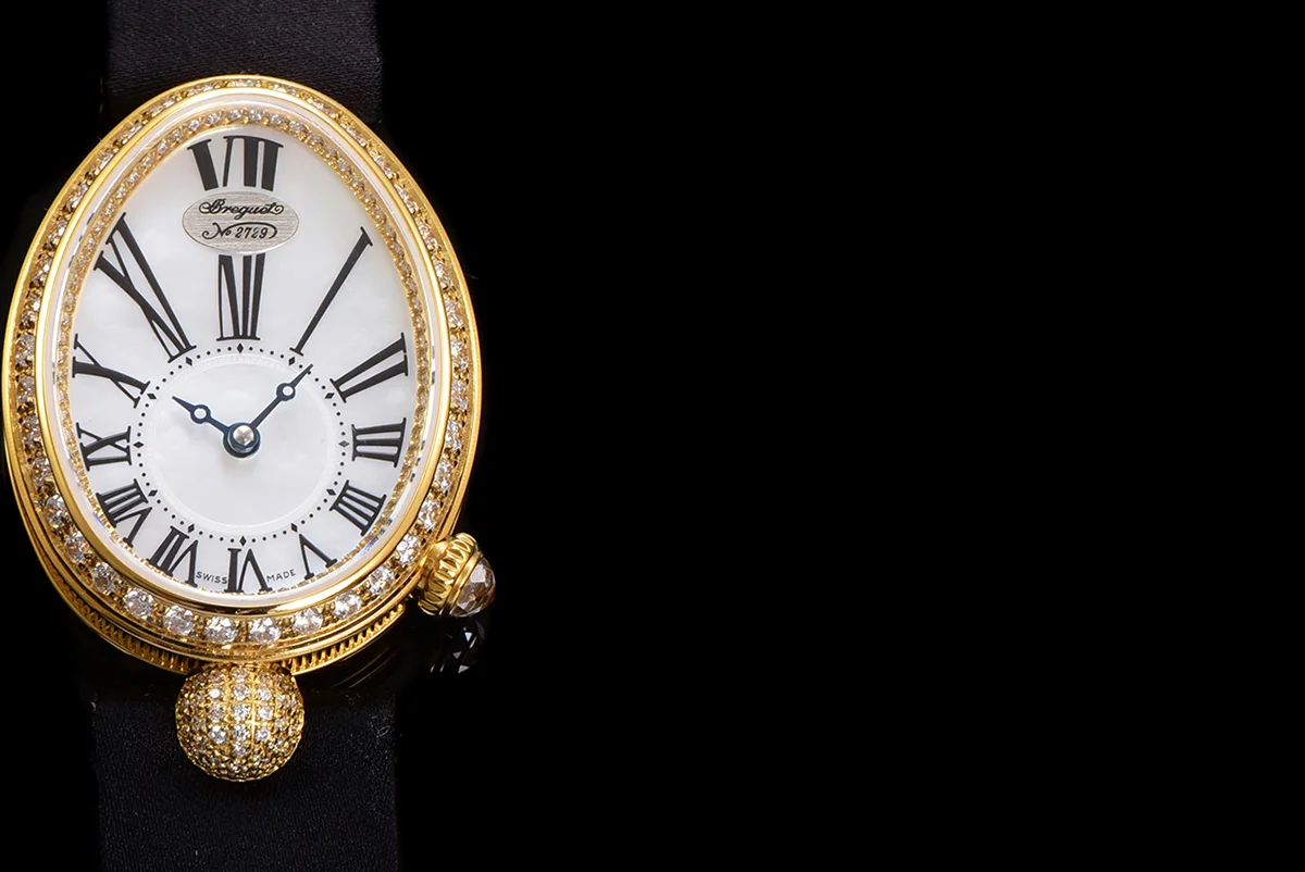 Reine de Naples in Yellow Gold 8928BA Black Leather Strap