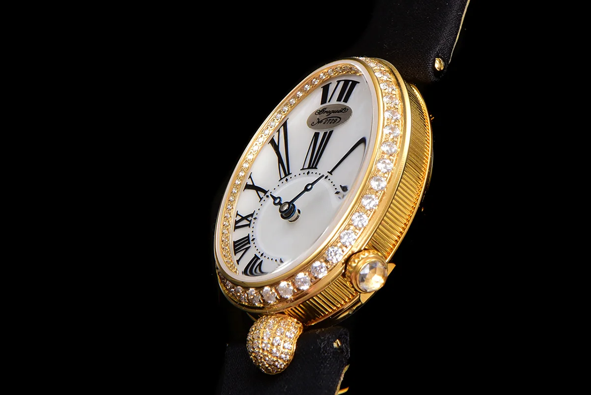 Reine de Naples in Yellow Gold 8928BA Black Leather Strap