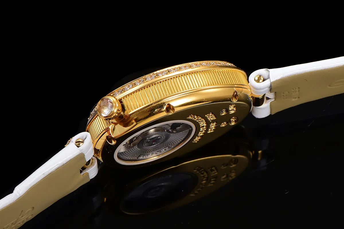 Reine de Naples in Yellow Gold 8928BA White Leather Strap