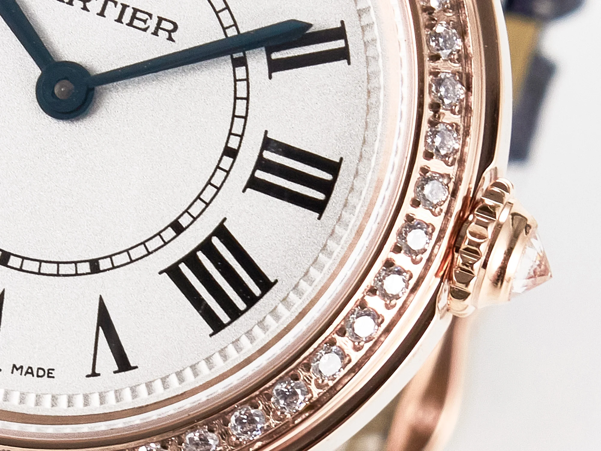Ronde Louis Cartier 29mm RG DRF 1:1 Best Edition Sandblasted Beige Dial Diamonds Bezel on Blue Leather Strap Ronda Quartz