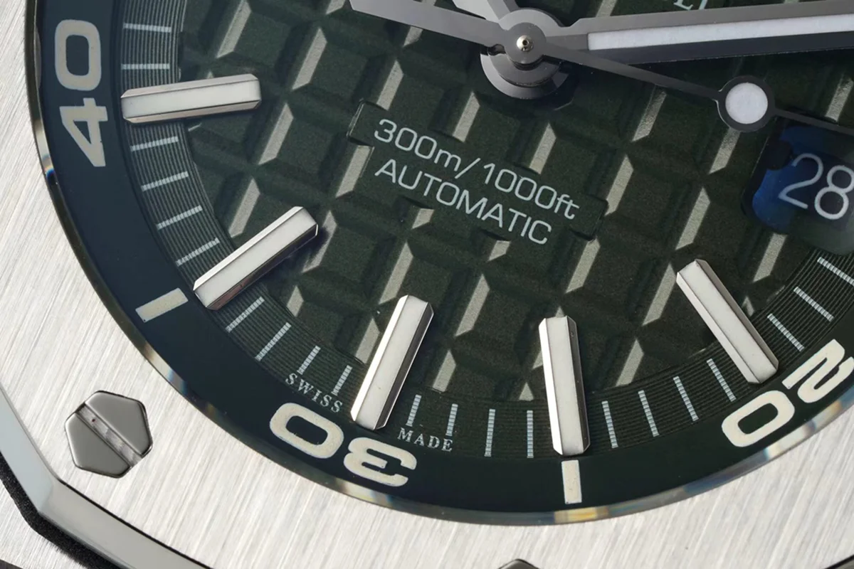 Royal Oak Offshore Diver Steel Khaki Dial 15710ST