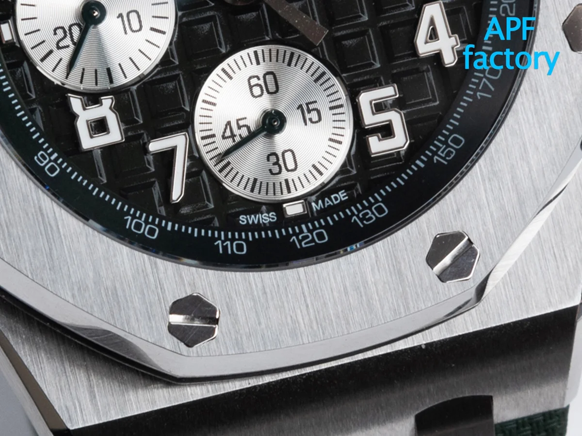 Royal Oak Offshore Khaki Dial Ref. 26238ST