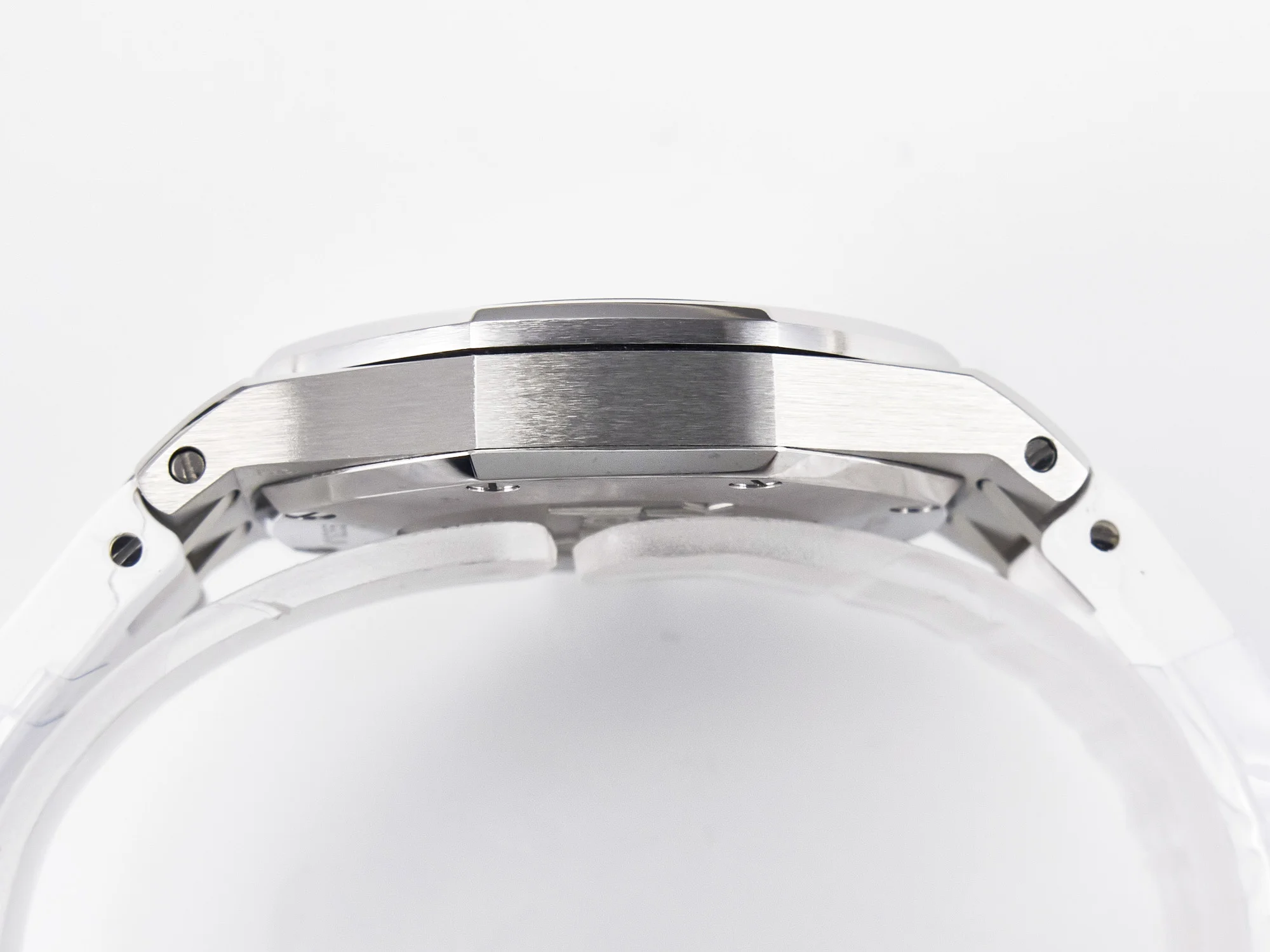 Royal Oak Offshore Ladies 33mm SS DRF Best Edition White Dial Diamonds Bezel on White Rubber Strap ETA Quartz
